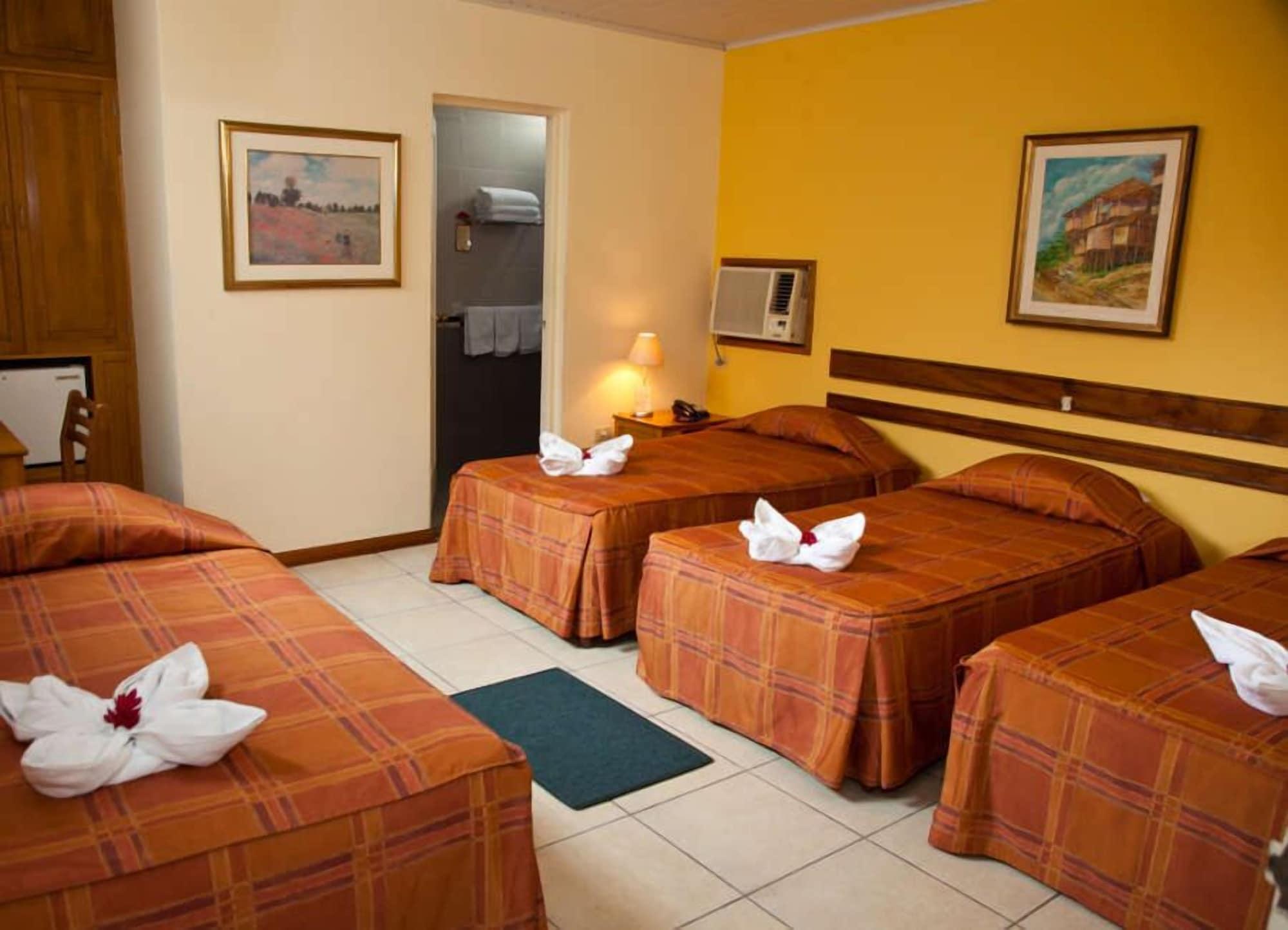 Hotel Acosta Iquitos Bagian luar foto