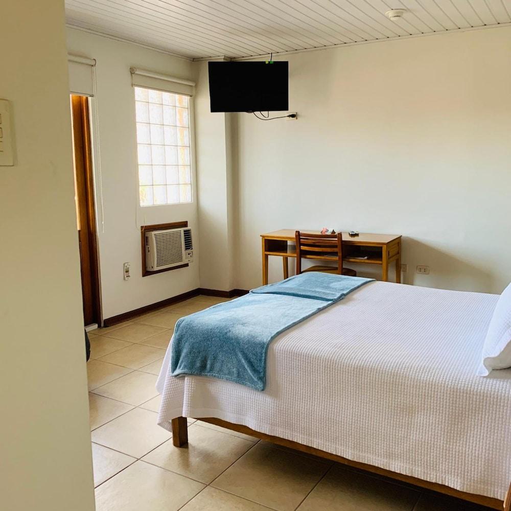 Hotel Acosta Iquitos Bagian luar foto