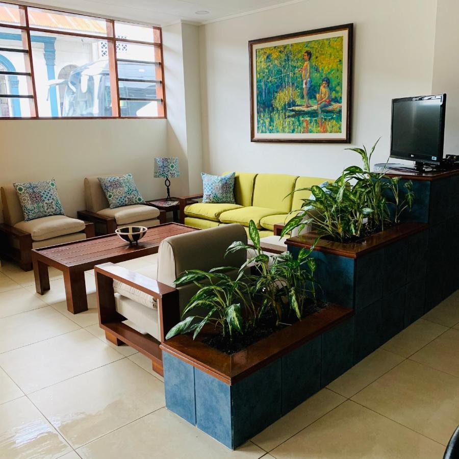 Hotel Acosta Iquitos Bagian luar foto