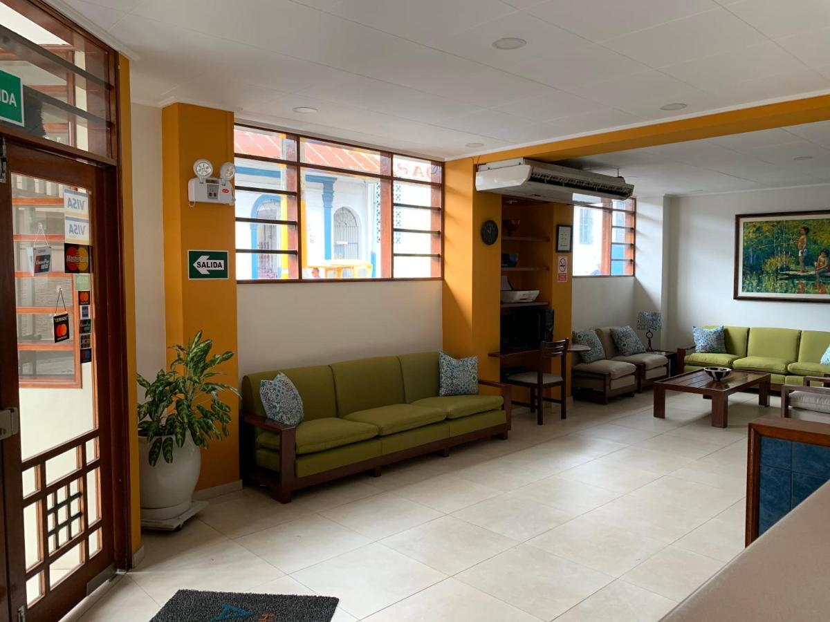 Hotel Acosta Iquitos Bagian luar foto