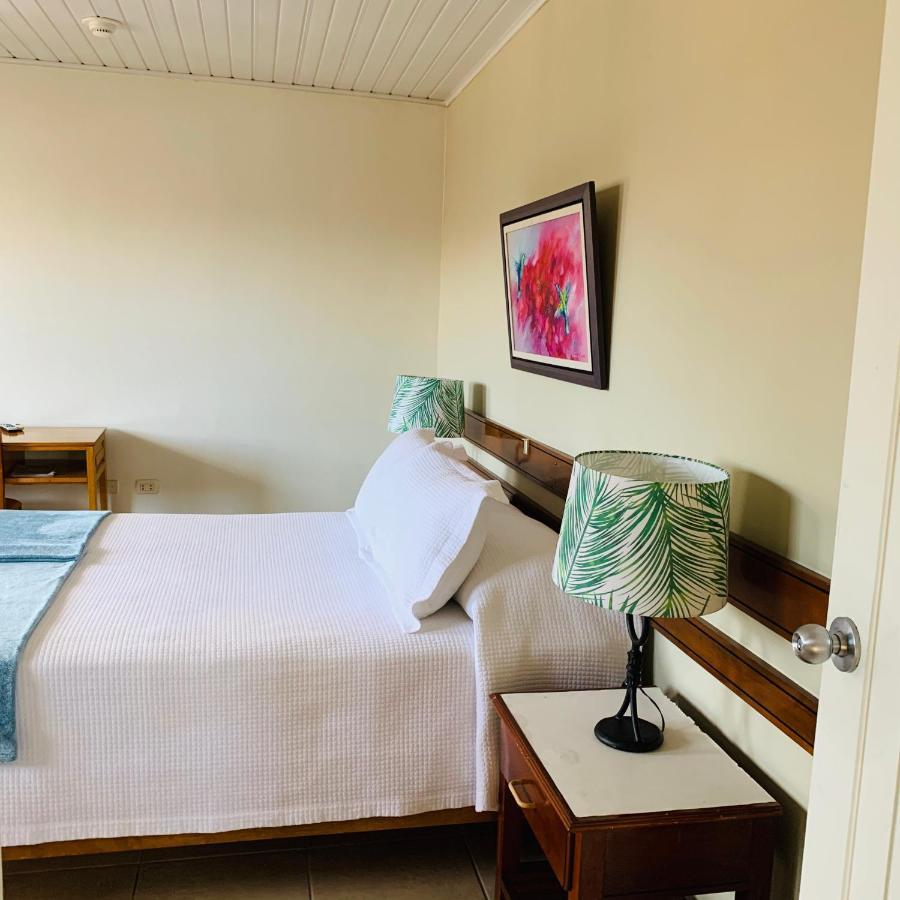 Hotel Acosta Iquitos Bagian luar foto