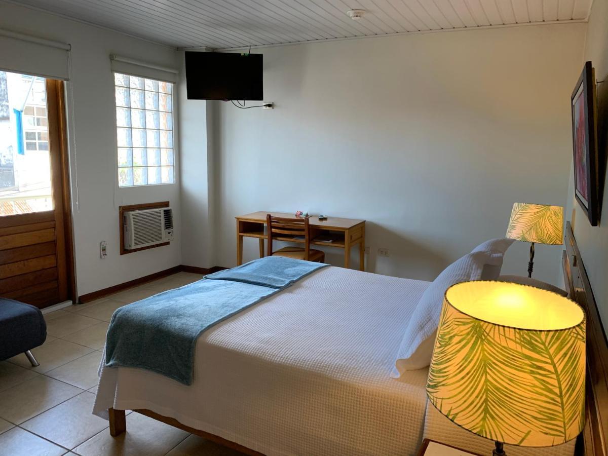 Hotel Acosta Iquitos Bagian luar foto